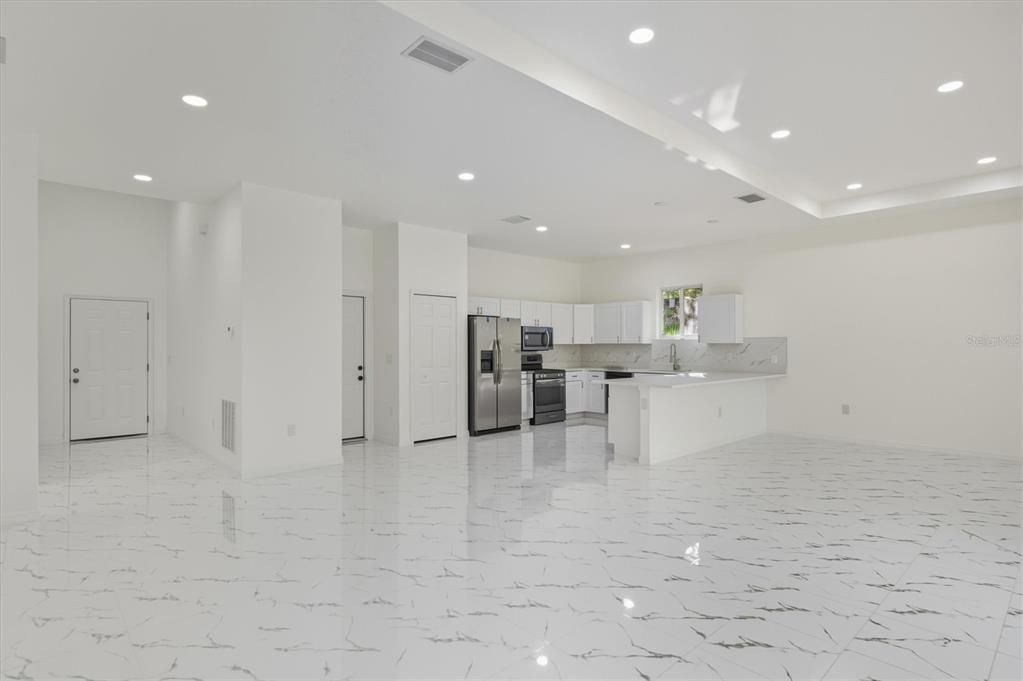 For Sale: $350,000 (3 beds, 2 baths, 1657 Square Feet)