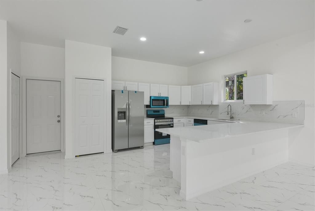 For Sale: $350,000 (3 beds, 2 baths, 1657 Square Feet)