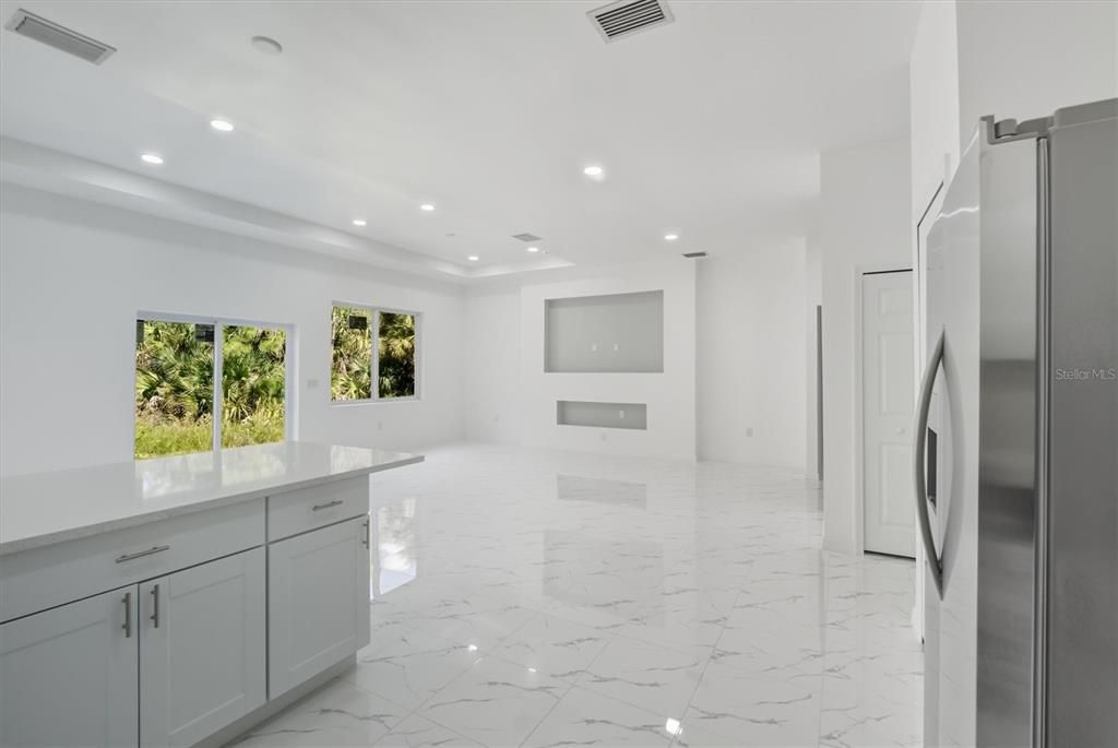 For Sale: $350,000 (3 beds, 2 baths, 1657 Square Feet)