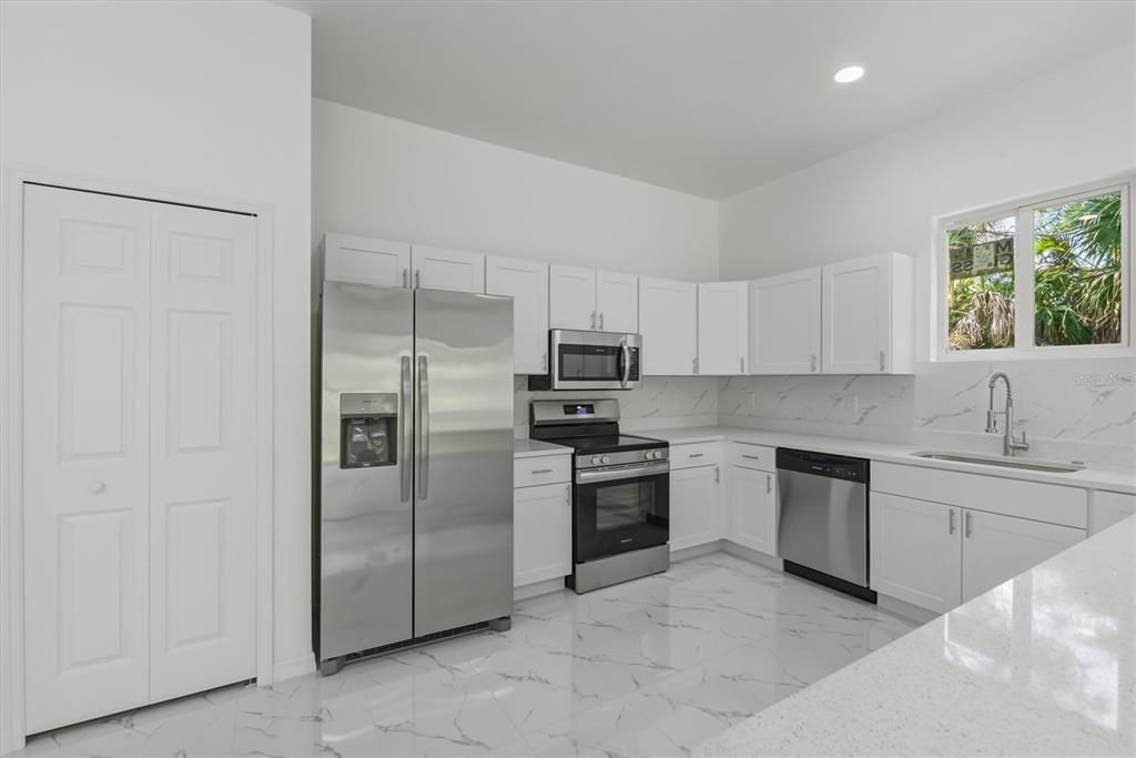 For Sale: $350,000 (3 beds, 2 baths, 1657 Square Feet)