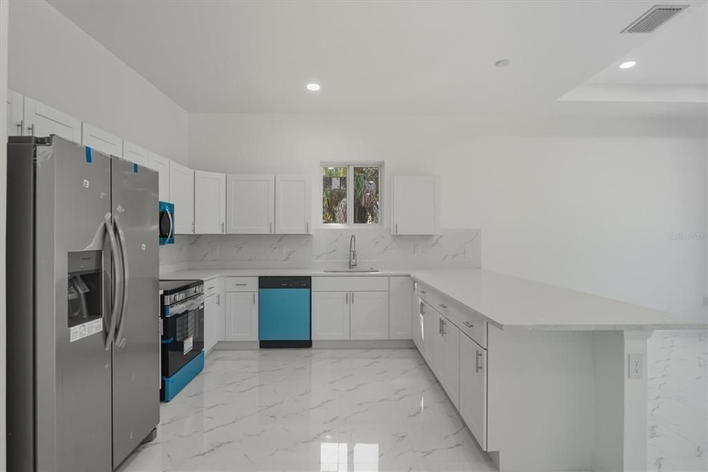 For Sale: $350,000 (3 beds, 2 baths, 1657 Square Feet)