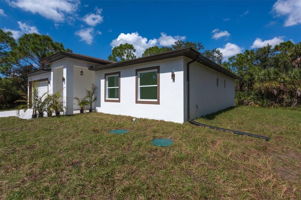 For Sale: $350,000 (3 beds, 2 baths, 1657 Square Feet)