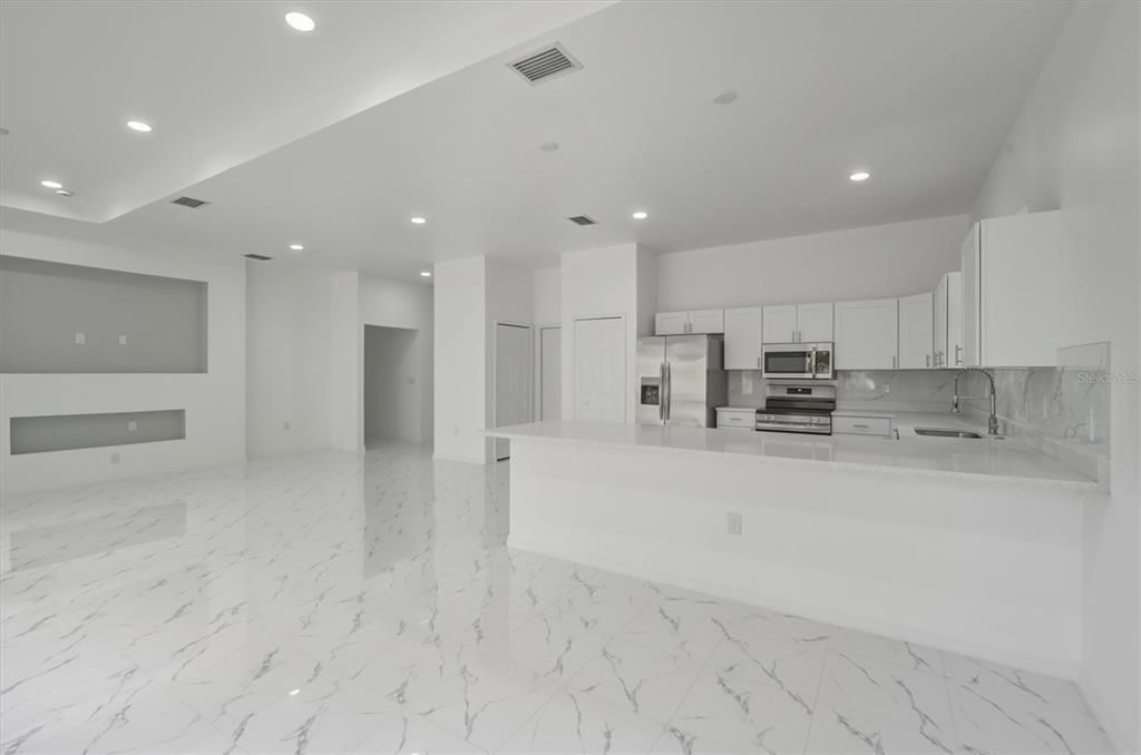 For Sale: $350,000 (3 beds, 2 baths, 1657 Square Feet)