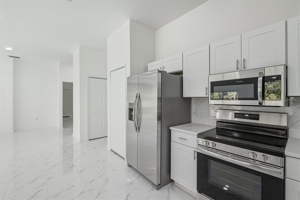 For Sale: $350,000 (3 beds, 2 baths, 1657 Square Feet)
