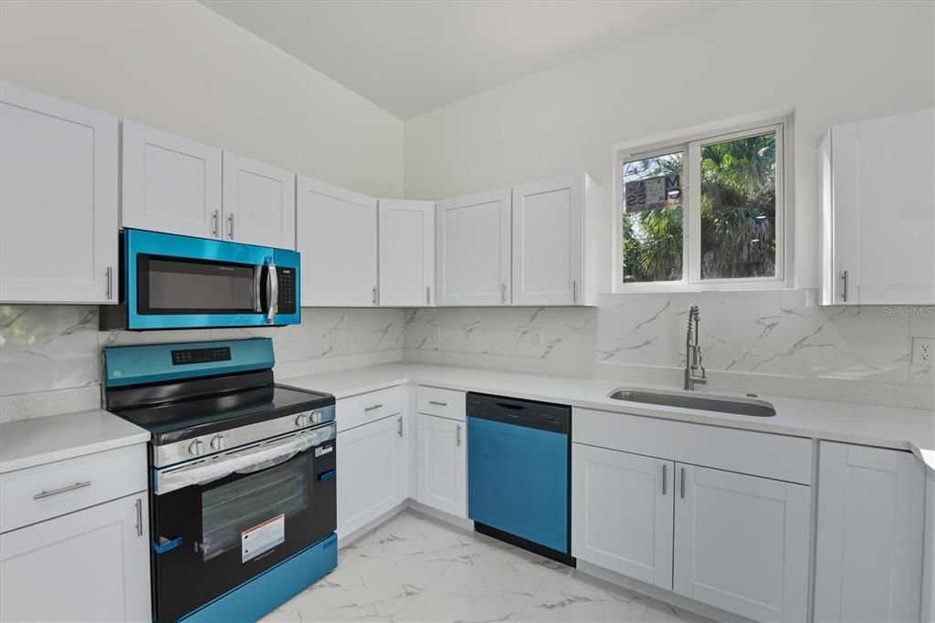 For Sale: $350,000 (3 beds, 2 baths, 1657 Square Feet)