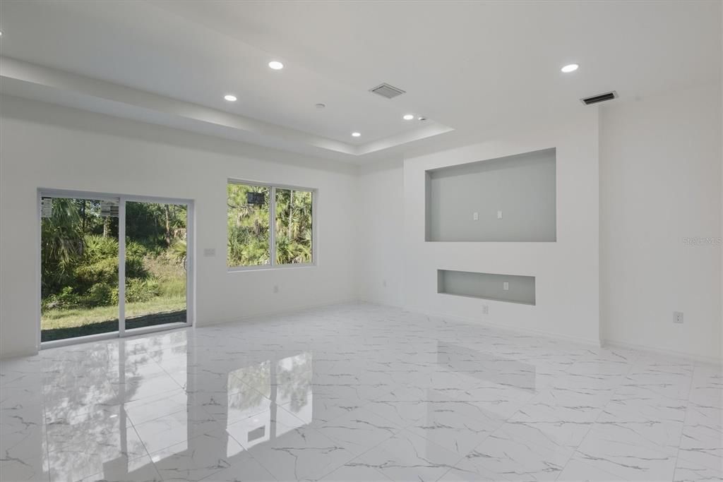 For Sale: $350,000 (3 beds, 2 baths, 1657 Square Feet)