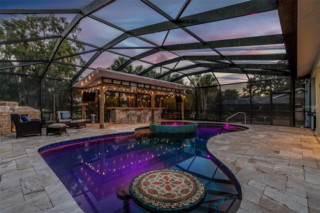 合同活跃: $914,000 (4 贝兹, 2 浴室, 3504 平方英尺)