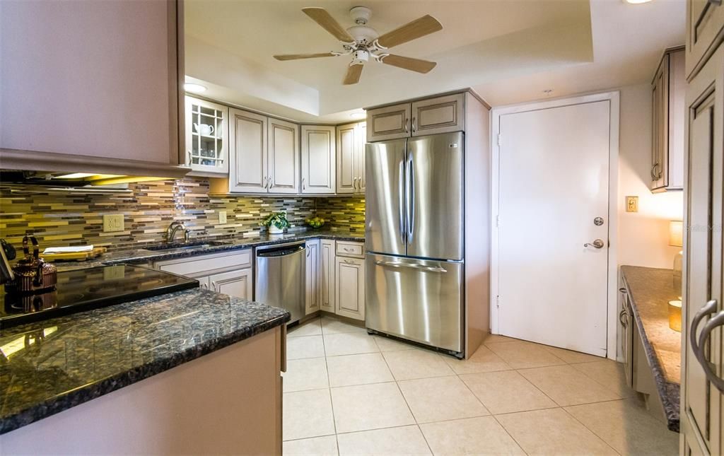 На продажу: $590,000 (2 спален, 2 ванн, 1235 Квадратных фут)