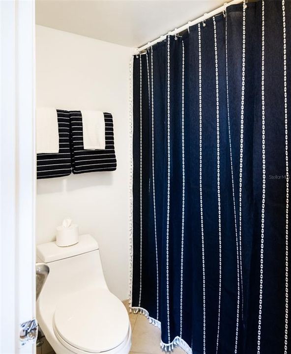 На продажу: $590,000 (2 спален, 2 ванн, 1235 Квадратных фут)