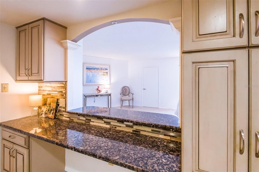 На продажу: $590,000 (2 спален, 2 ванн, 1235 Квадратных фут)