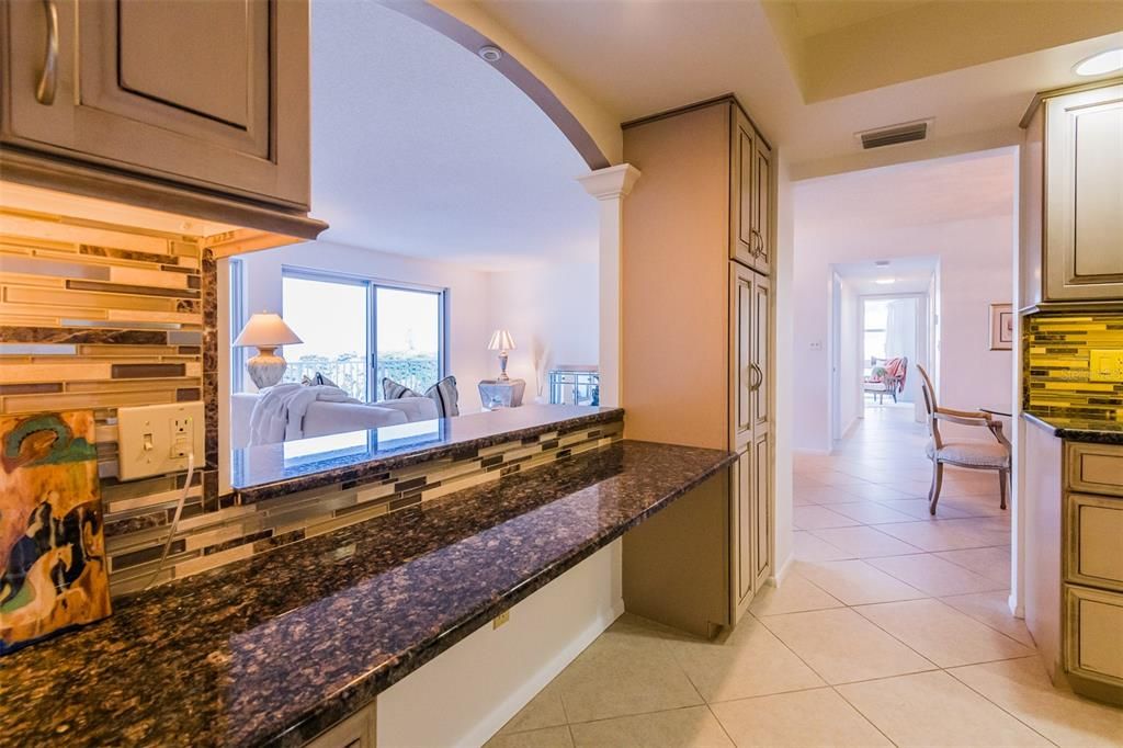 На продажу: $590,000 (2 спален, 2 ванн, 1235 Квадратных фут)