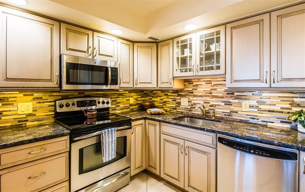 На продажу: $590,000 (2 спален, 2 ванн, 1235 Квадратных фут)