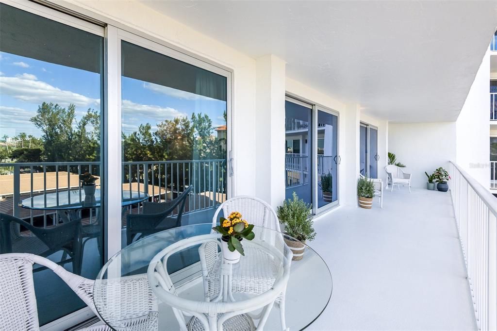 На продажу: $590,000 (2 спален, 2 ванн, 1235 Квадратных фут)