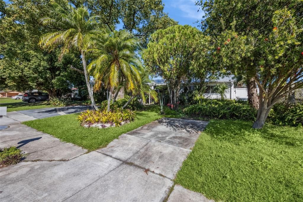 合同活跃: $284,900 (3 贝兹, 1 浴室, 1020 平方英尺)