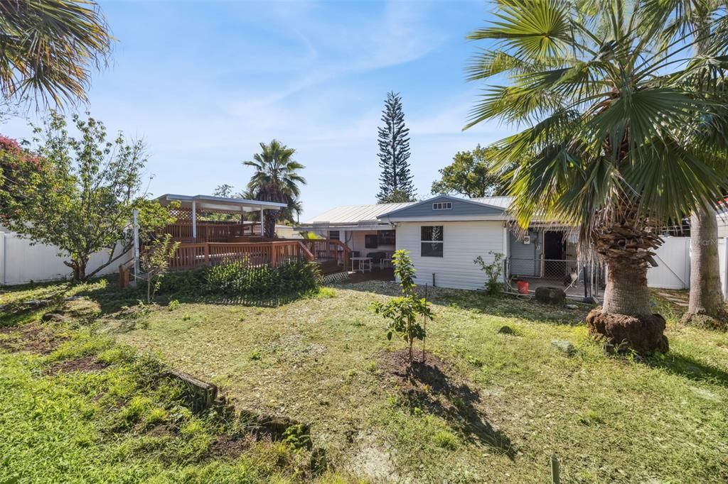 合同活跃: $284,900 (3 贝兹, 1 浴室, 1020 平方英尺)