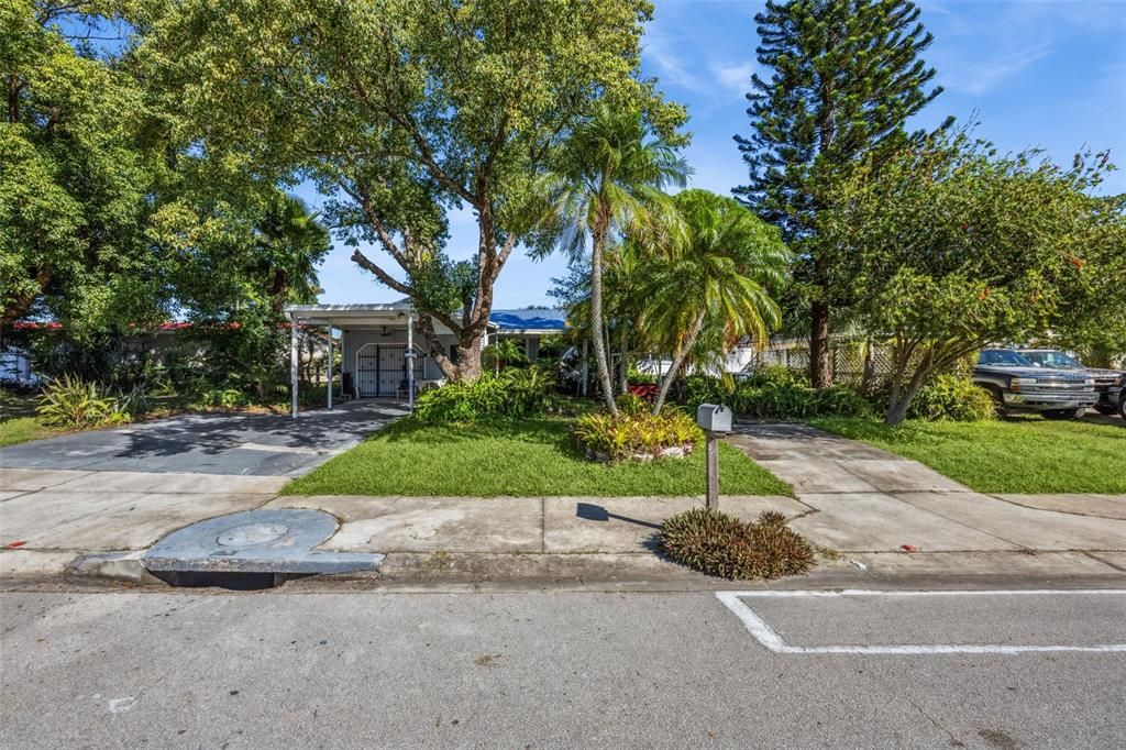 合同活跃: $284,900 (3 贝兹, 1 浴室, 1020 平方英尺)