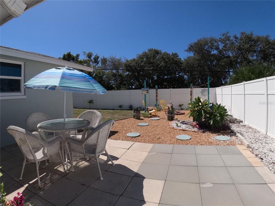 For Sale: $370,000 (2 beds, 2 baths, 1209 Square Feet)