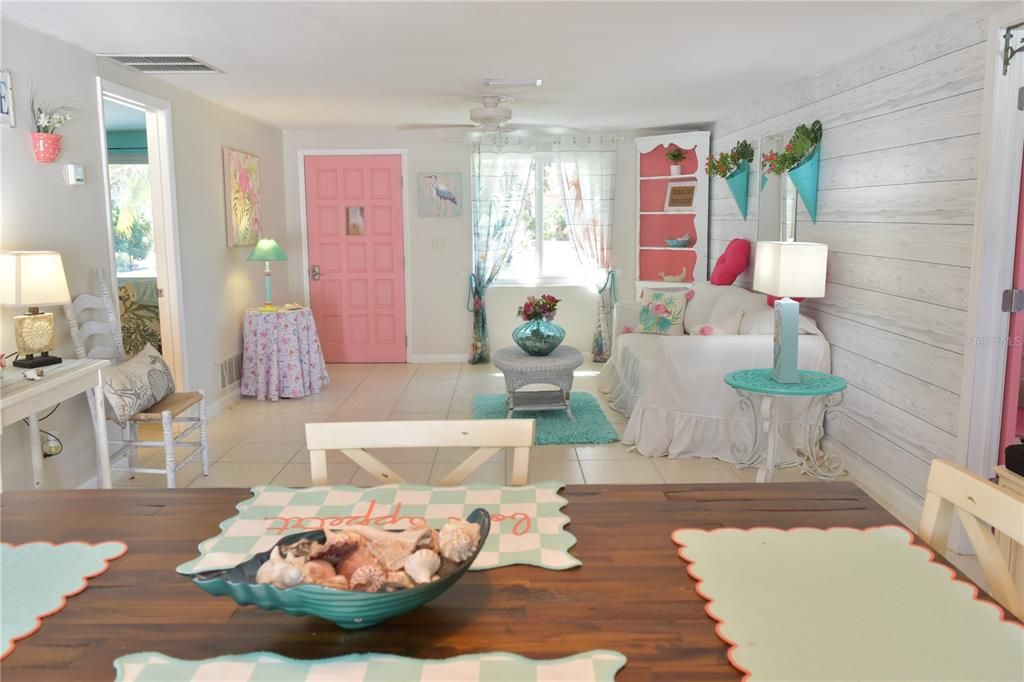 For Sale: $370,000 (2 beds, 2 baths, 1209 Square Feet)