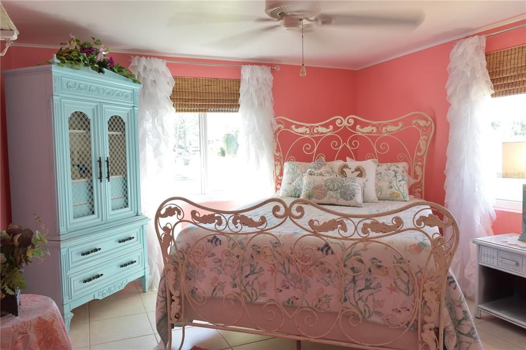 For Sale: $370,000 (2 beds, 2 baths, 1209 Square Feet)