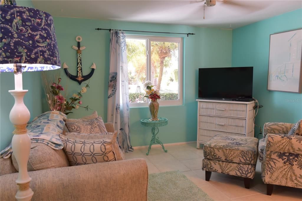 For Sale: $370,000 (2 beds, 2 baths, 1209 Square Feet)