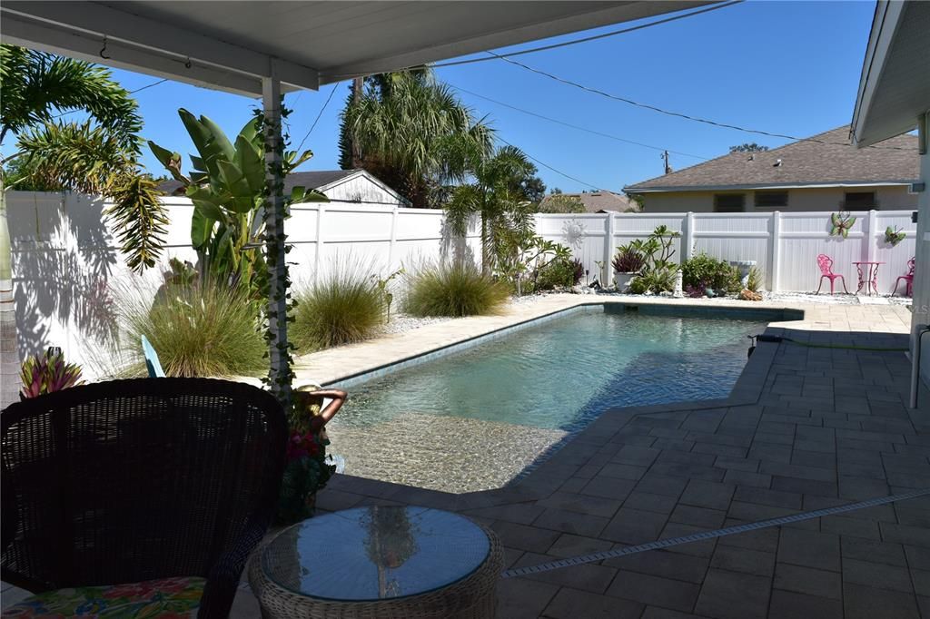 For Sale: $370,000 (2 beds, 2 baths, 1209 Square Feet)