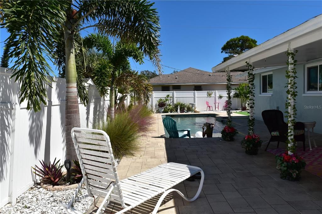 For Sale: $370,000 (2 beds, 2 baths, 1209 Square Feet)