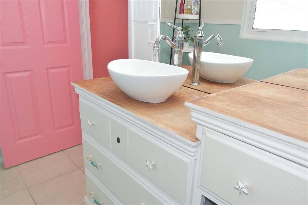 For Sale: $370,000 (2 beds, 2 baths, 1209 Square Feet)