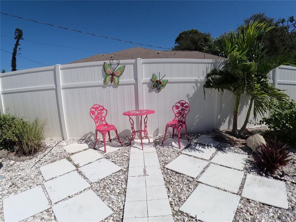 For Sale: $370,000 (2 beds, 2 baths, 1209 Square Feet)