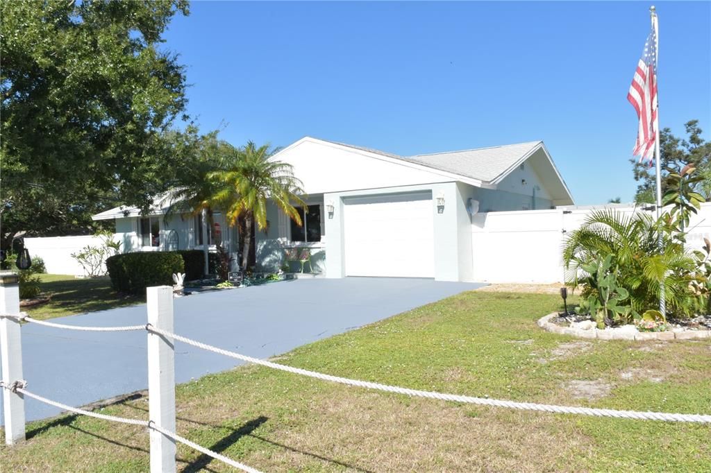 For Sale: $370,000 (2 beds, 2 baths, 1209 Square Feet)