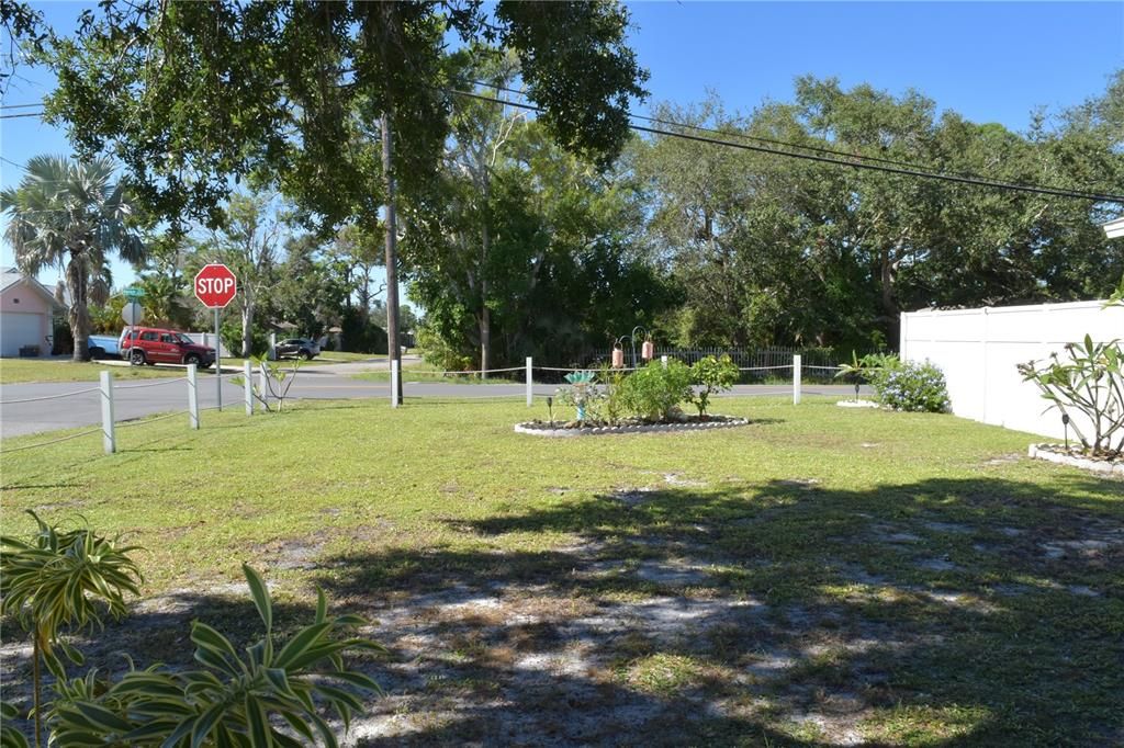 For Sale: $370,000 (2 beds, 2 baths, 1209 Square Feet)