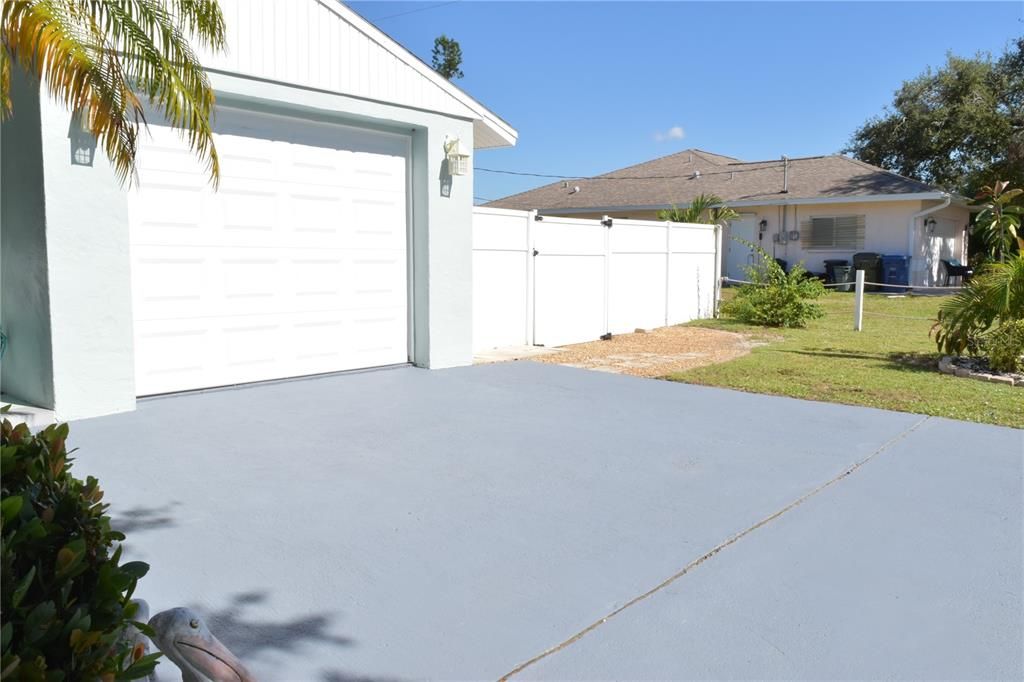 For Sale: $370,000 (2 beds, 2 baths, 1209 Square Feet)