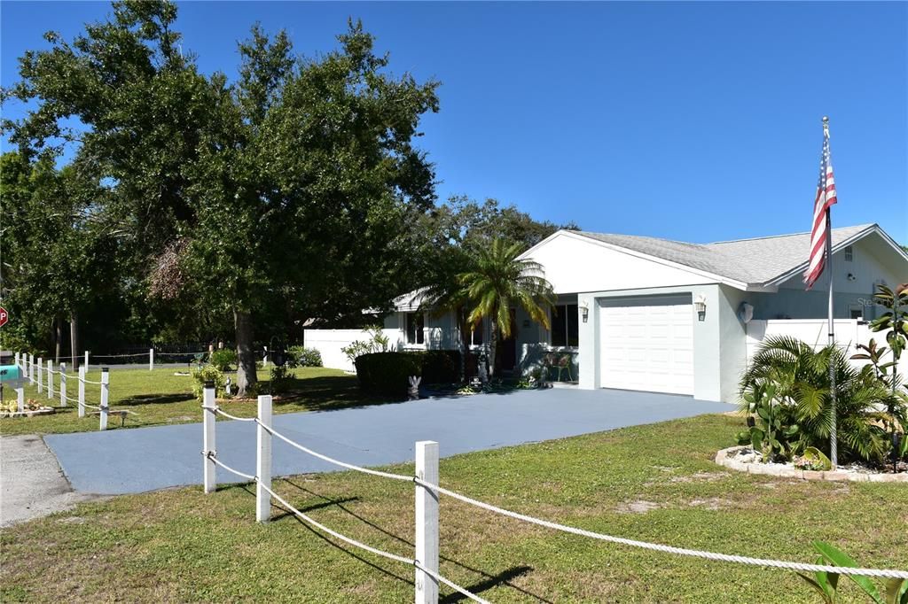 For Sale: $370,000 (2 beds, 2 baths, 1209 Square Feet)