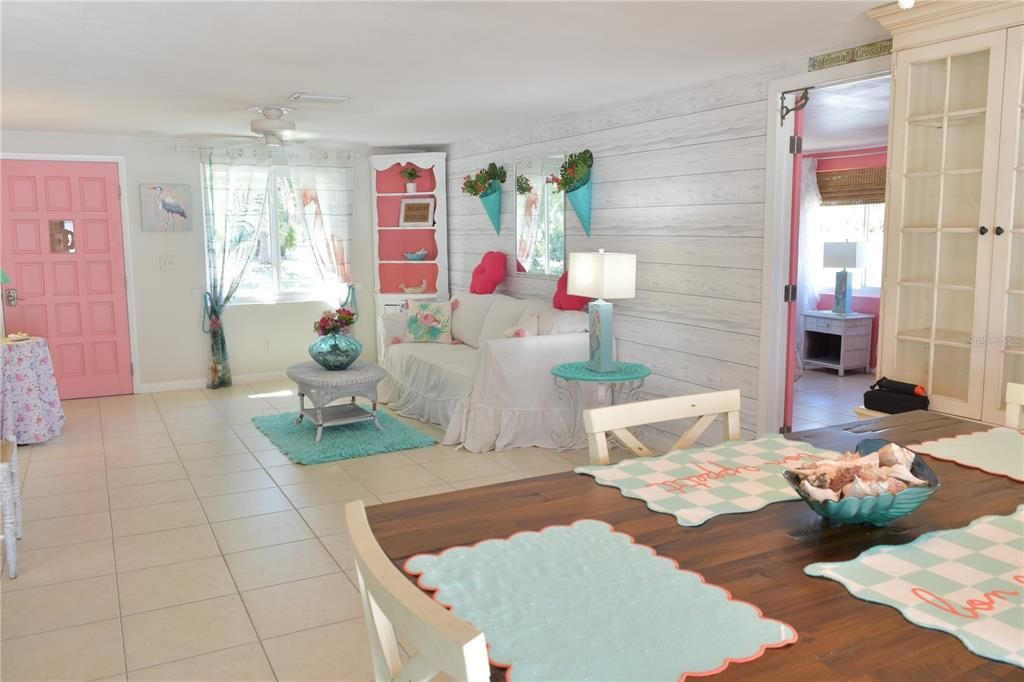 For Sale: $370,000 (2 beds, 2 baths, 1209 Square Feet)