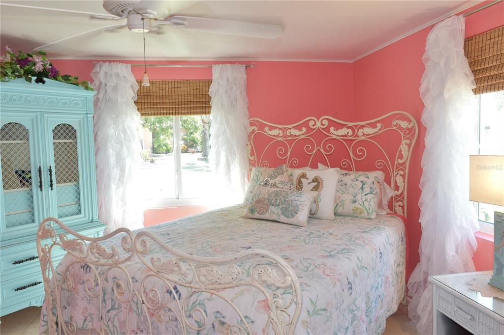 For Sale: $370,000 (2 beds, 2 baths, 1209 Square Feet)