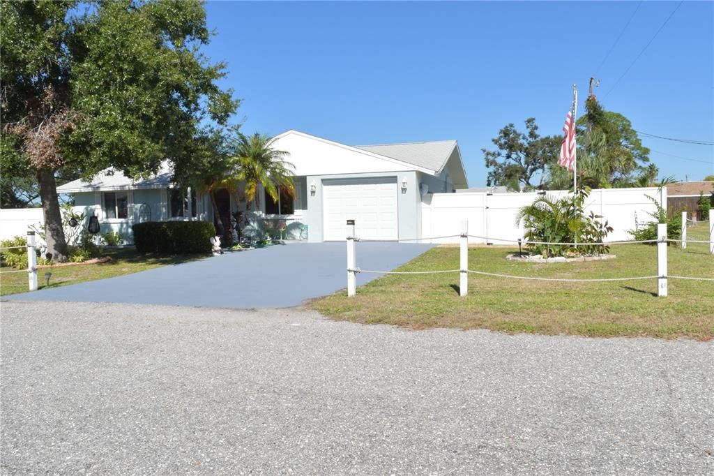 For Sale: $370,000 (2 beds, 2 baths, 1209 Square Feet)