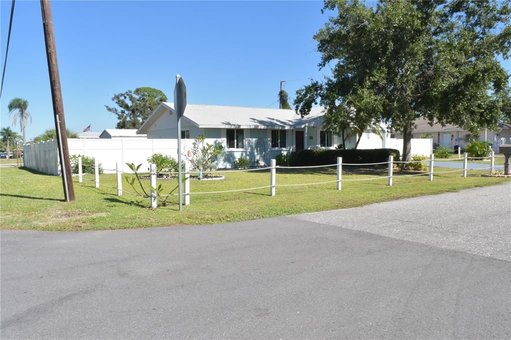 For Sale: $370,000 (2 beds, 2 baths, 1209 Square Feet)