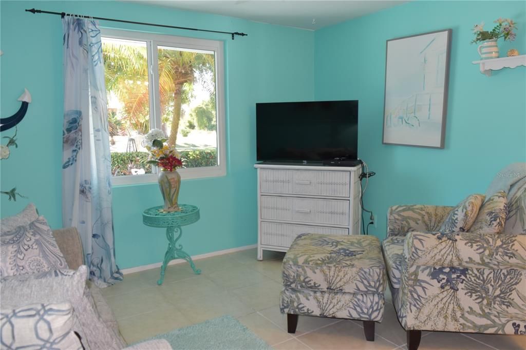 For Sale: $370,000 (2 beds, 2 baths, 1209 Square Feet)