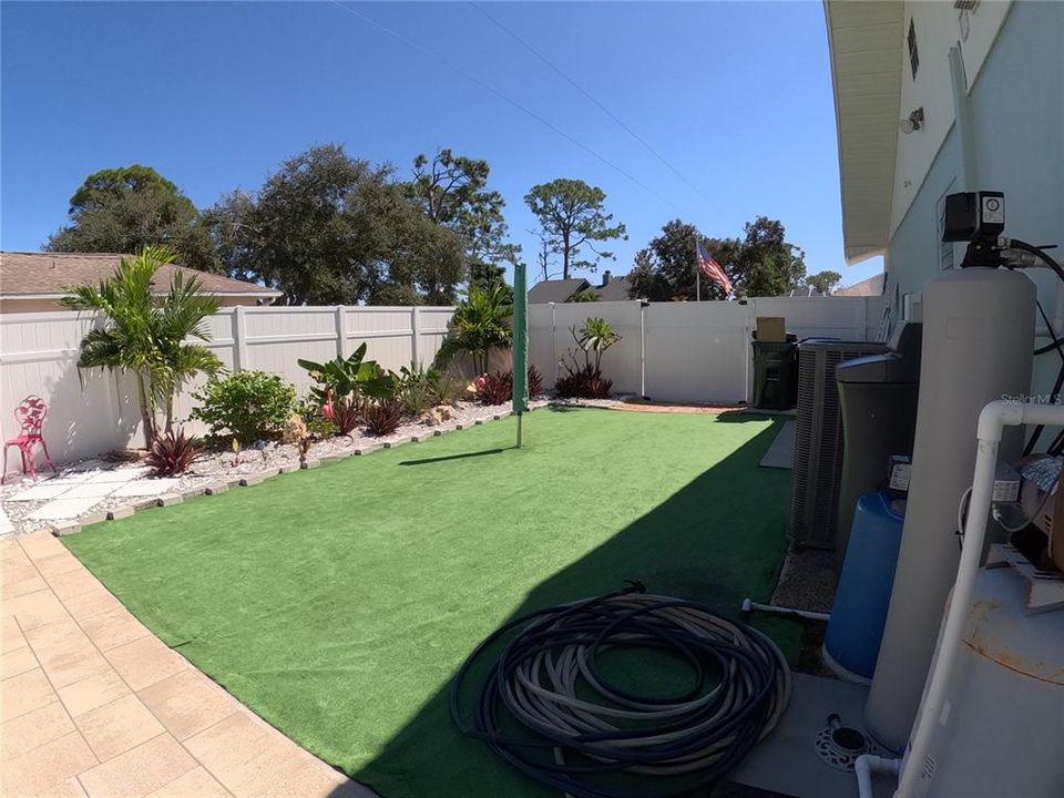 For Sale: $370,000 (2 beds, 2 baths, 1209 Square Feet)