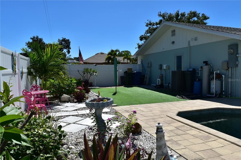 For Sale: $370,000 (2 beds, 2 baths, 1209 Square Feet)