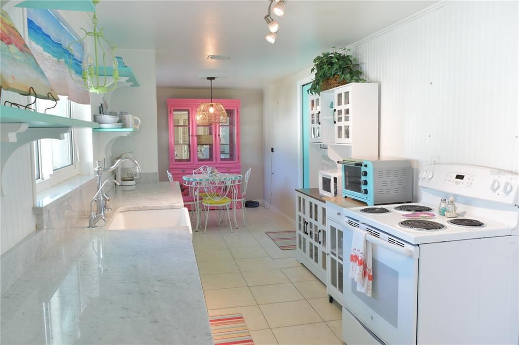 For Sale: $370,000 (2 beds, 2 baths, 1209 Square Feet)