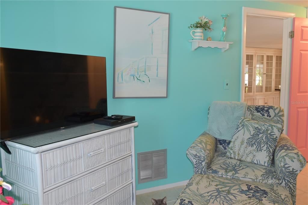 For Sale: $370,000 (2 beds, 2 baths, 1209 Square Feet)