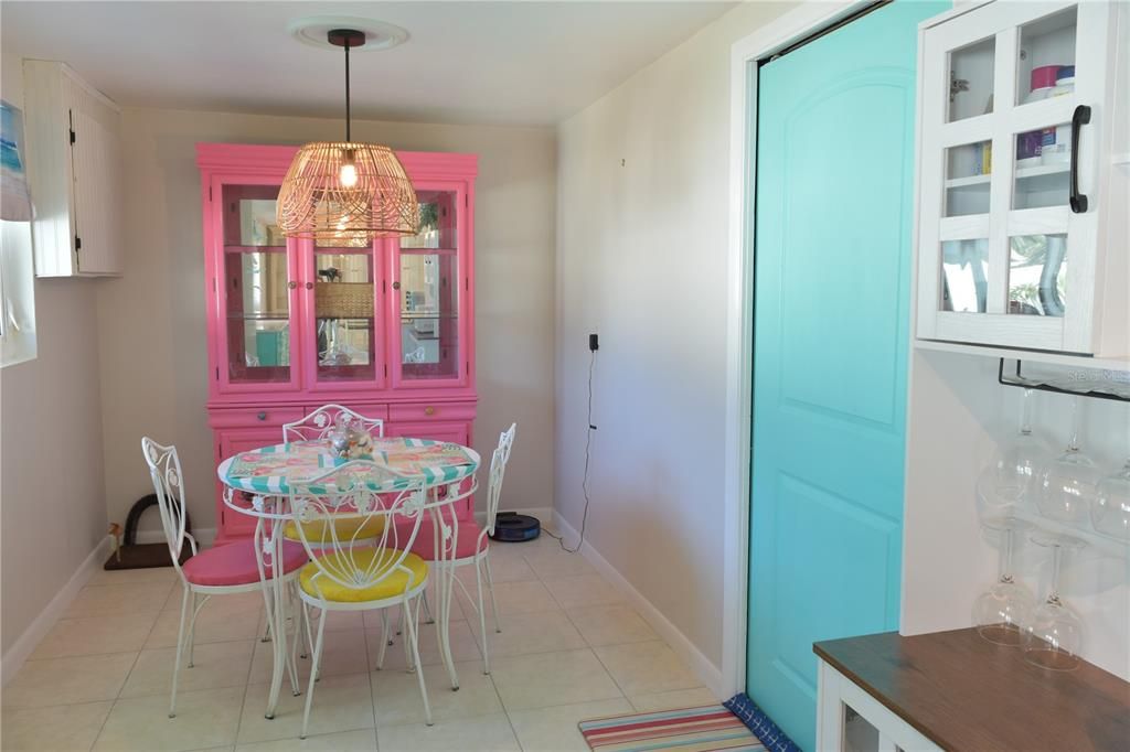 For Sale: $370,000 (2 beds, 2 baths, 1209 Square Feet)