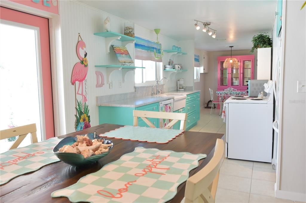 For Sale: $370,000 (2 beds, 2 baths, 1209 Square Feet)