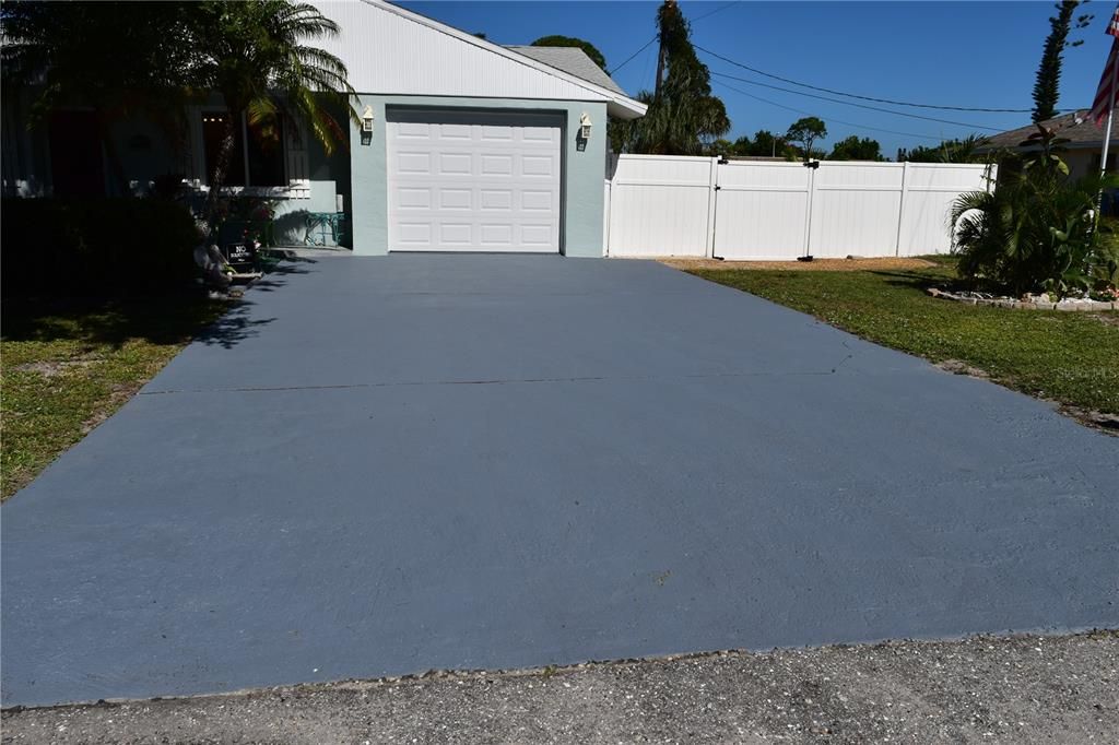 For Sale: $370,000 (2 beds, 2 baths, 1209 Square Feet)