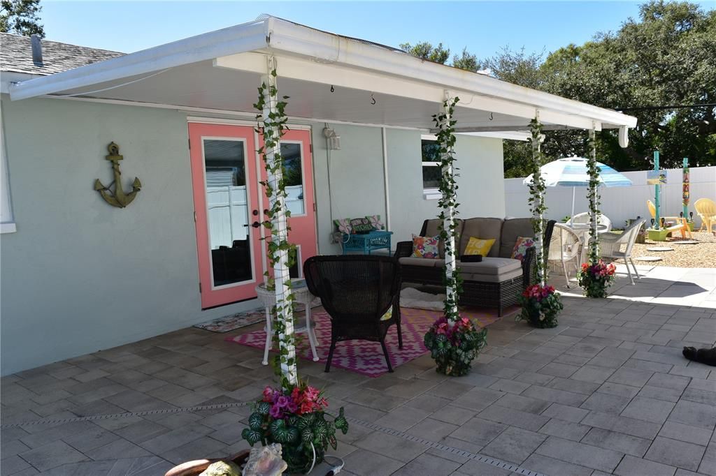 For Sale: $370,000 (2 beds, 2 baths, 1209 Square Feet)