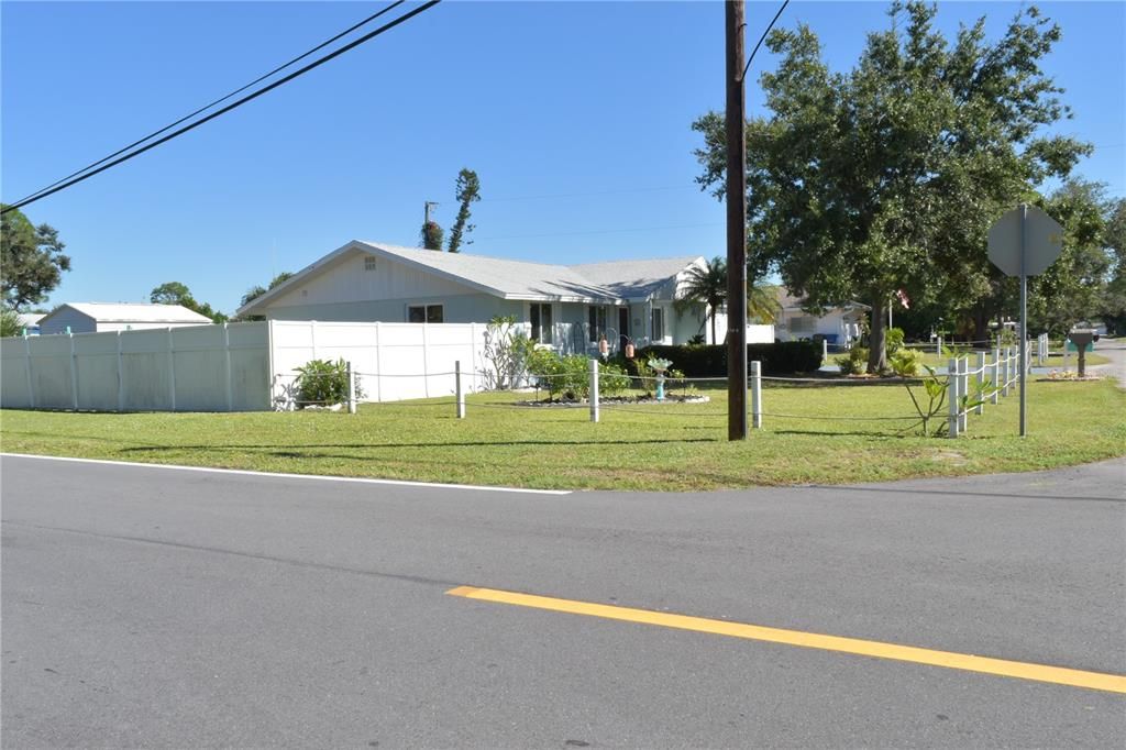 For Sale: $370,000 (2 beds, 2 baths, 1209 Square Feet)