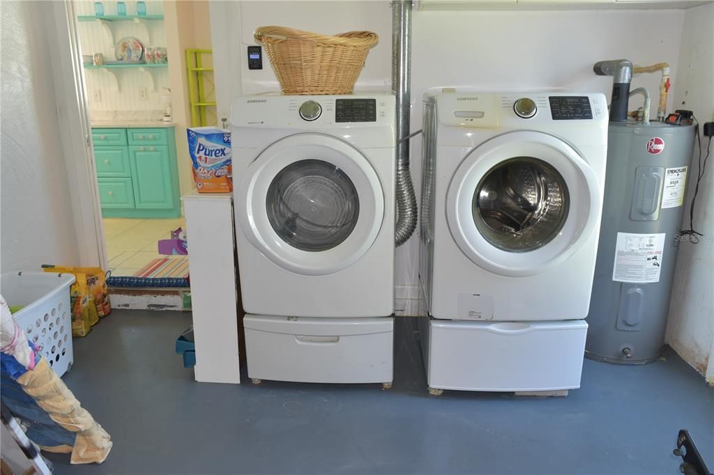 For Sale: $370,000 (2 beds, 2 baths, 1209 Square Feet)