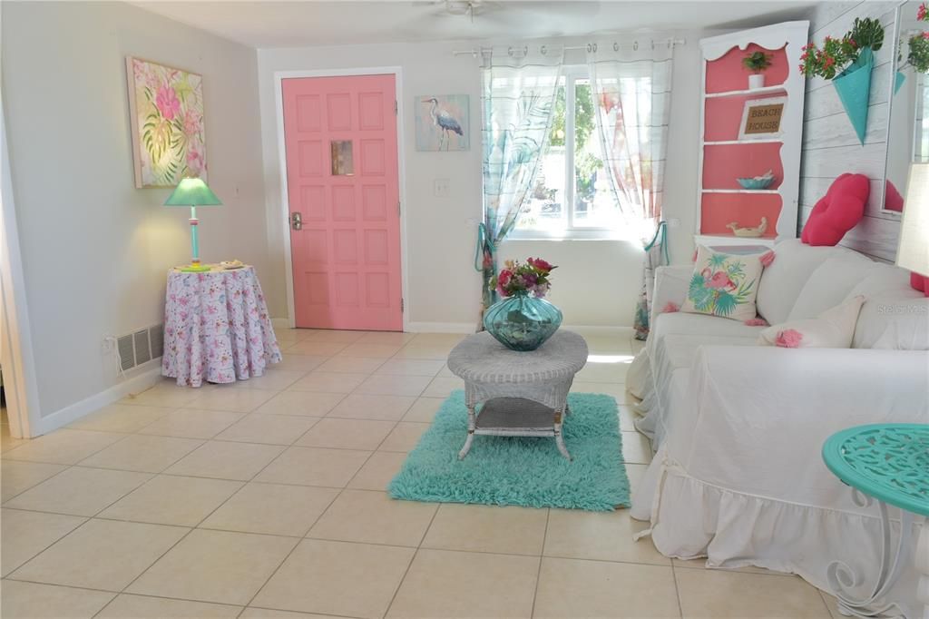 For Sale: $370,000 (2 beds, 2 baths, 1209 Square Feet)