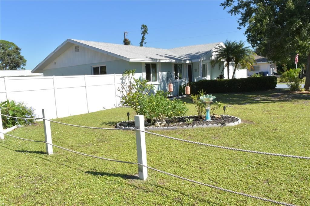 For Sale: $370,000 (2 beds, 2 baths, 1209 Square Feet)