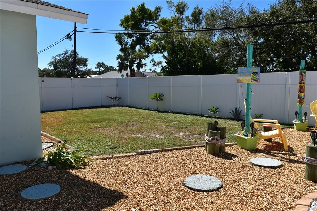 For Sale: $370,000 (2 beds, 2 baths, 1209 Square Feet)